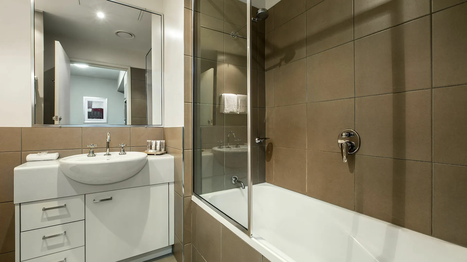 Gladstone Downtown Central Apartment Hotel Official 4*,  Australia
