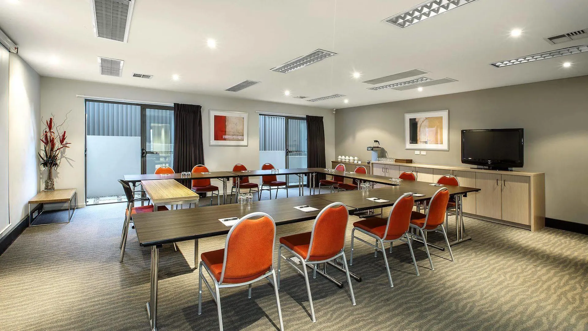 Gladstone Downtown Central Apartment Hotel Official 4*,